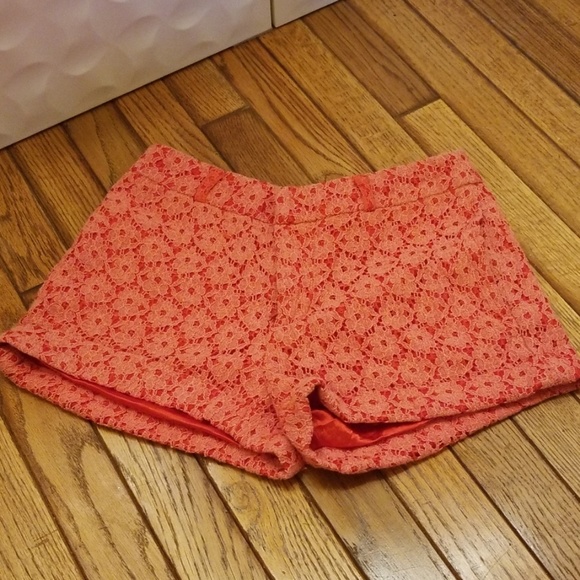 Lace cuffed shorts - Picture 1 of 4
